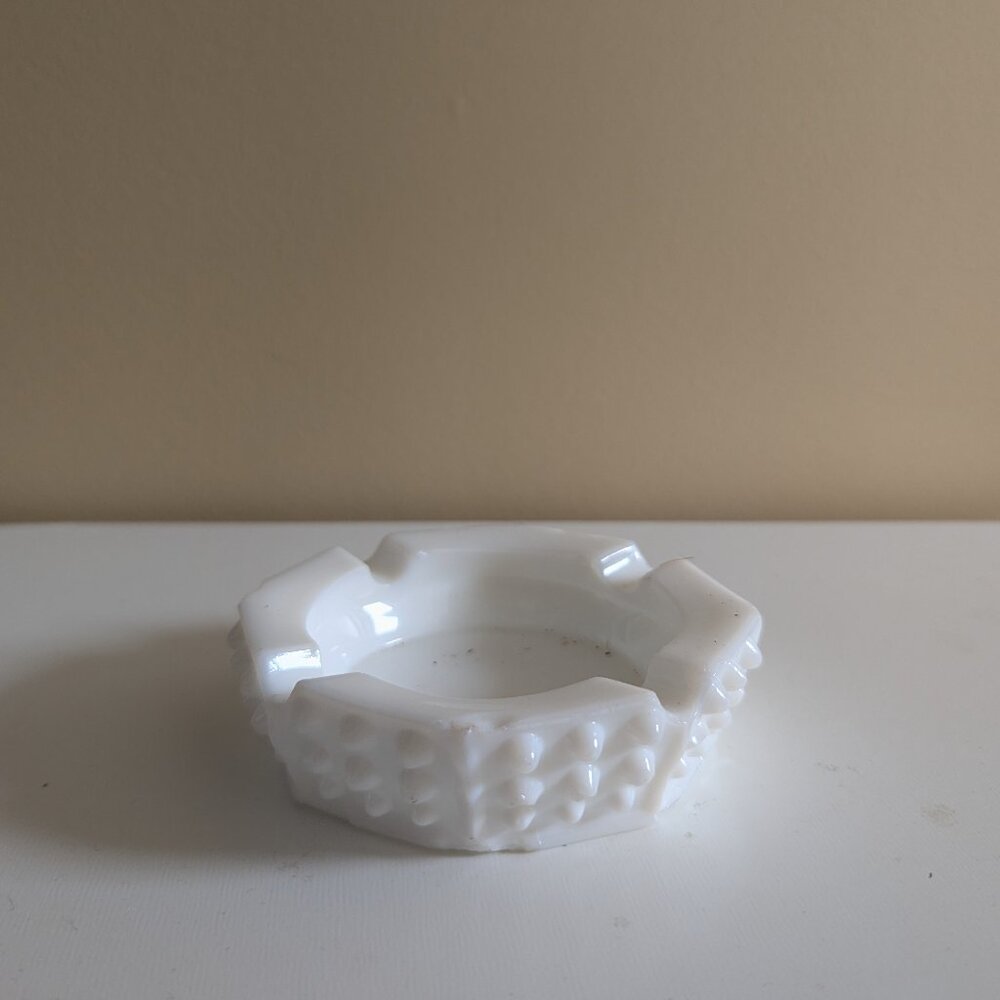 FENTON HOBNAIL MILK GLASS OCTAGON VINTAGE ASHTRAY